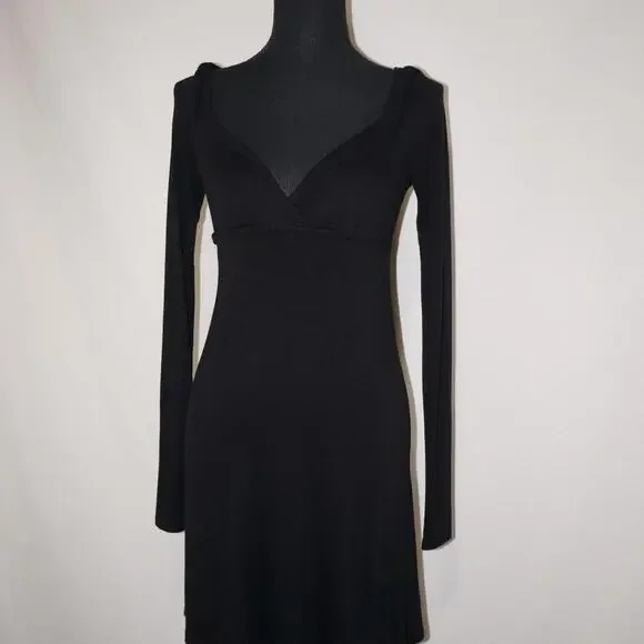 fitted black long sleeve dress by Guess fitted black long sleeve dress by Guess
